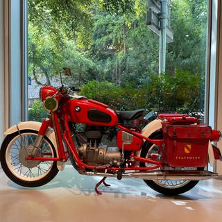 Rotes Feuerwehrmotorrad von BMW aus Baden-Baden von 1970