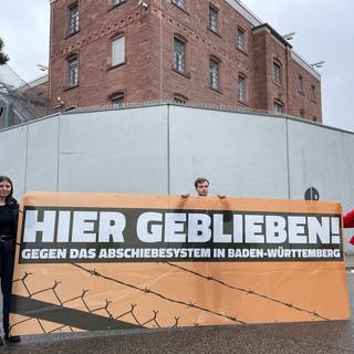 Demonstration vor Abschiebegefängnis in Pforzheim