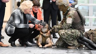 Bundesverteidigungsminiterin Christine Lambrecht (SPD) ist zu Besuch bei der Bundeswehr-Eliteeinheit KSK in Calw.