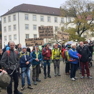 Baden-Baden: Demonstration gegen Felssperrung am Battert