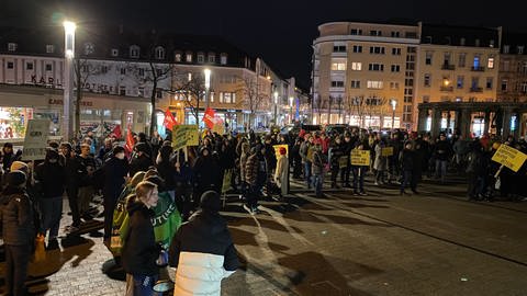 Klimaaktivisten demonstrieren in Karlsruhe