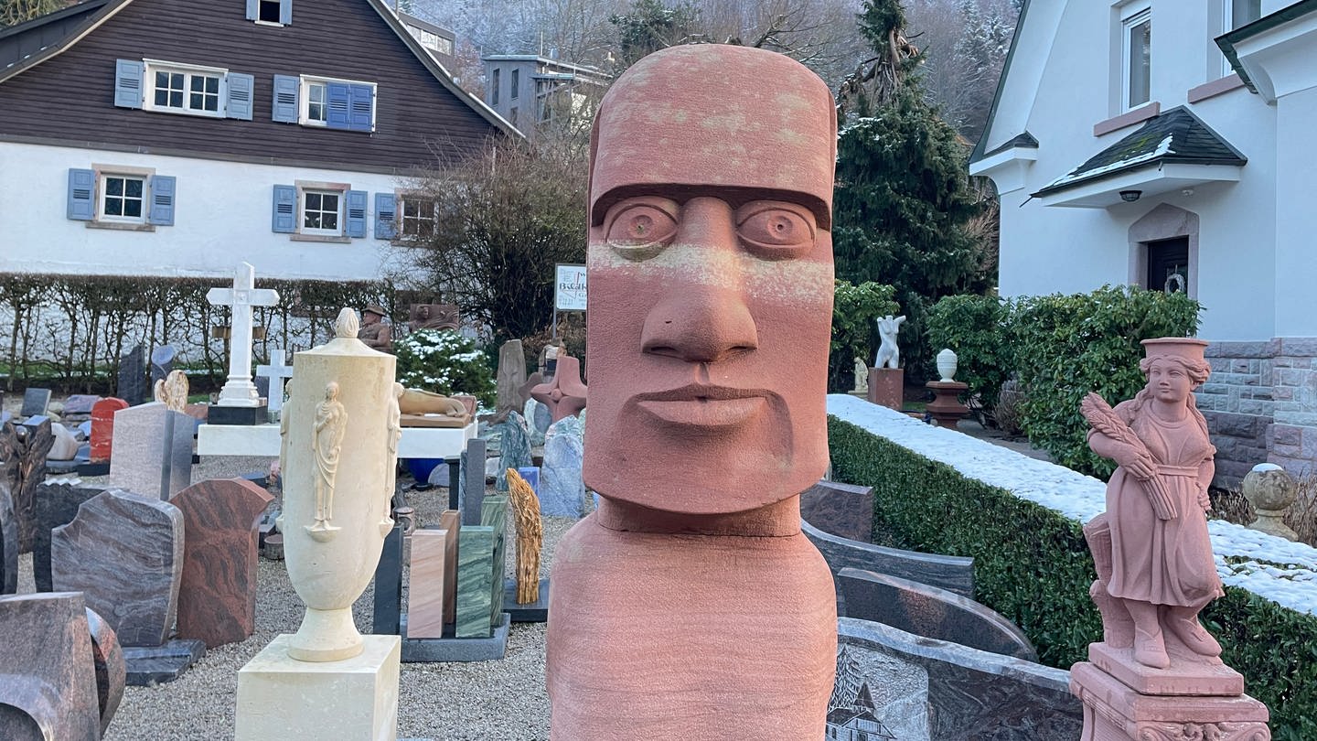 Moai-Skulptur von Bildhauer Walter Grimm