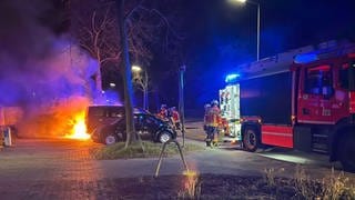Brennende Autos in Karlsruhe-Daxlanden