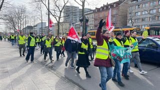 Beschäftigte von Kliniken und ÖPNV streiken in Karlsruhe