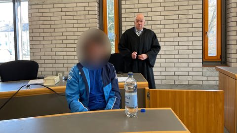 Angeklagter beim Prozessauftakt am Landgericht Baden-Baden