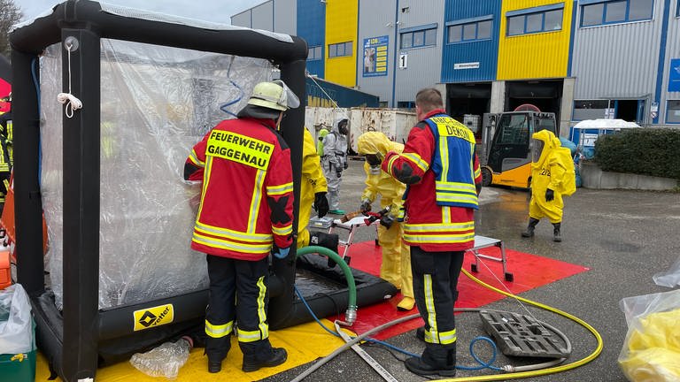 Salzsäure tritt aus: Feuerwehreinsatz in Bühl