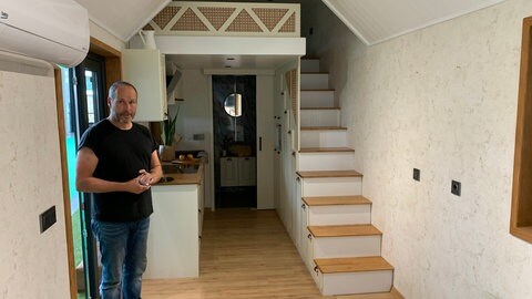 In der Messe Karlsruhe startet das Tiny House Festival "New Housing". Vor Ort gibt es viele verschiedene kleine Häuser