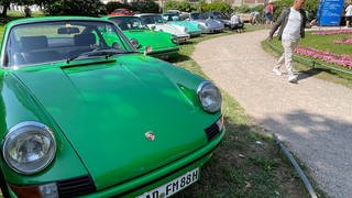 Im Kurgarten von Baden-Baden geht es am Wochenende um Oldtimer. Zum Oldtimermeeting kommen 370 Fahrzeuge. Gastmarke dieses Jahr ist Porsche.