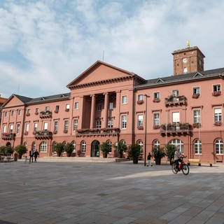 Rathaus Karlsruhe im Sommer