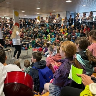 Regen und schlechtes Wetter begleiten das Kinderprogramm in den Sommerferien in Schömberg im Landkreis Calw. Rund 200 Kinder sind angemeldet.