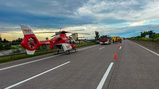 Rettungshubschrauber und Rettungsfahrzeuge auf der A5