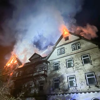 Brand in der ehemaligen Klinik in Schömberg im Landkreis Calw