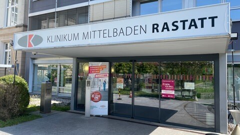 Eingang zum Klinikum Mittelbaden in Rastatt