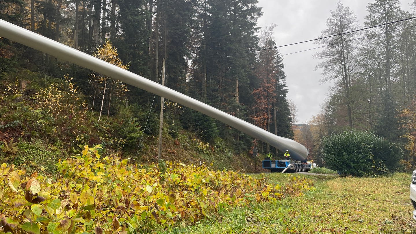 Rotorblätter für den Windpark Langenbrand werden in den Schwarzwald transportiert