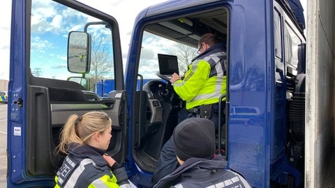 Gefahrgutkontrolle an der A8 bei Pforzheim