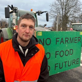 Landwirt Alexander Kern aus Bretten bei der Protestaktion in Bretten am Montagmorgen. 