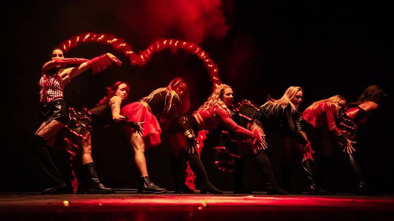 Die Bronx Sistas bei ihrem 20. Jubiläum auf der Bühne in Rastatt. In Ihrer Tanzschule Dance Passion geben sie ihr Wissen an die Jugend weiter.