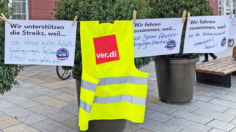 Die Gewerkschaft ver.di in Karlsruhe fordert gemeinsam mit verschiedenenen anderen Gruppen mehr Geld für den ÖPNV.