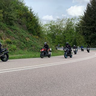 Schweigekilometer für verstorbene Motorradfahrer 