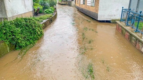 In Sasbachwalden mussten nach dem Regen vollgelaufene Keller ausgepumpt werden.