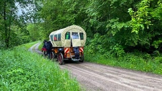 Seit mehr als zehn Jahren fahren Familie Liebelt und Familie Korte aus dem Landkreis Calw gemeinsam mit dem Planwagen in den Urlaub.