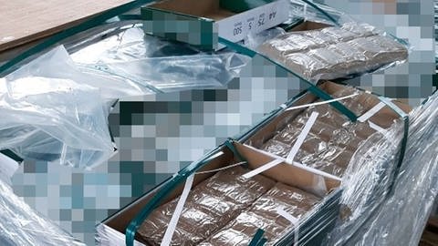 Abgepackte Drogen in Kartons