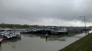 Rhein-Hochwasser verursacht Schleusenstau in Iffezheim