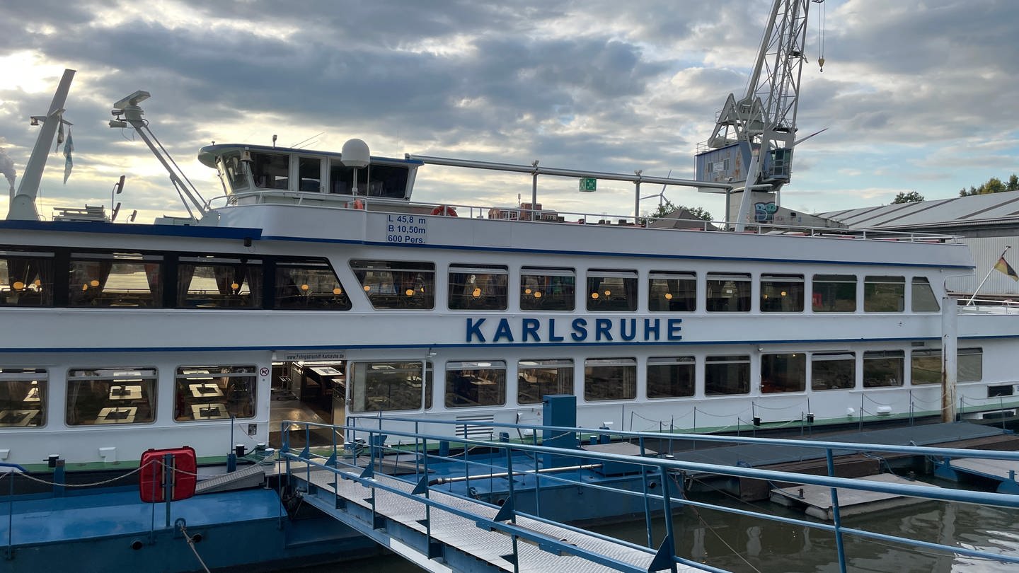 Das Fahrgastschiff MS Karlsruhe wird in den kommenden Monaten saniert
