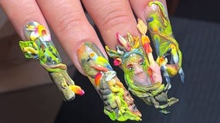 Anela Mucic ist Weltmeisterin im Nageldesign, sie macht aus Fingernägeln kleine aber aufwendige Kunstwerke