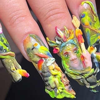 Anela Mucic ist Weltmeisterin im Nageldesign, sie macht aus Fingernägeln kleine aber aufwendige Kunstwerke