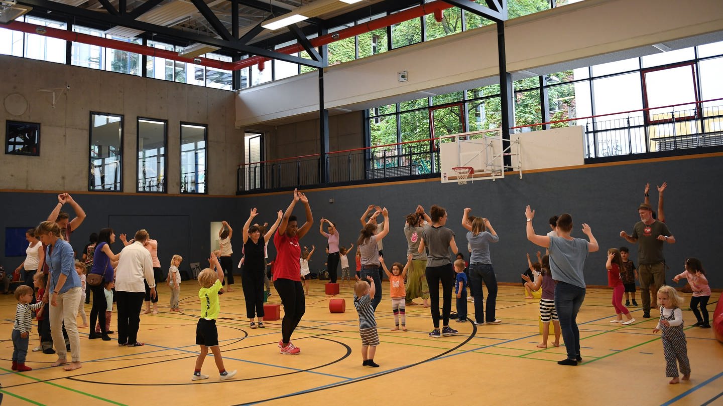 Kinder beim Sportunterricht: Turngemeinde Budenheim wird in Berlin für Klimaschutz-Engagement geehrt