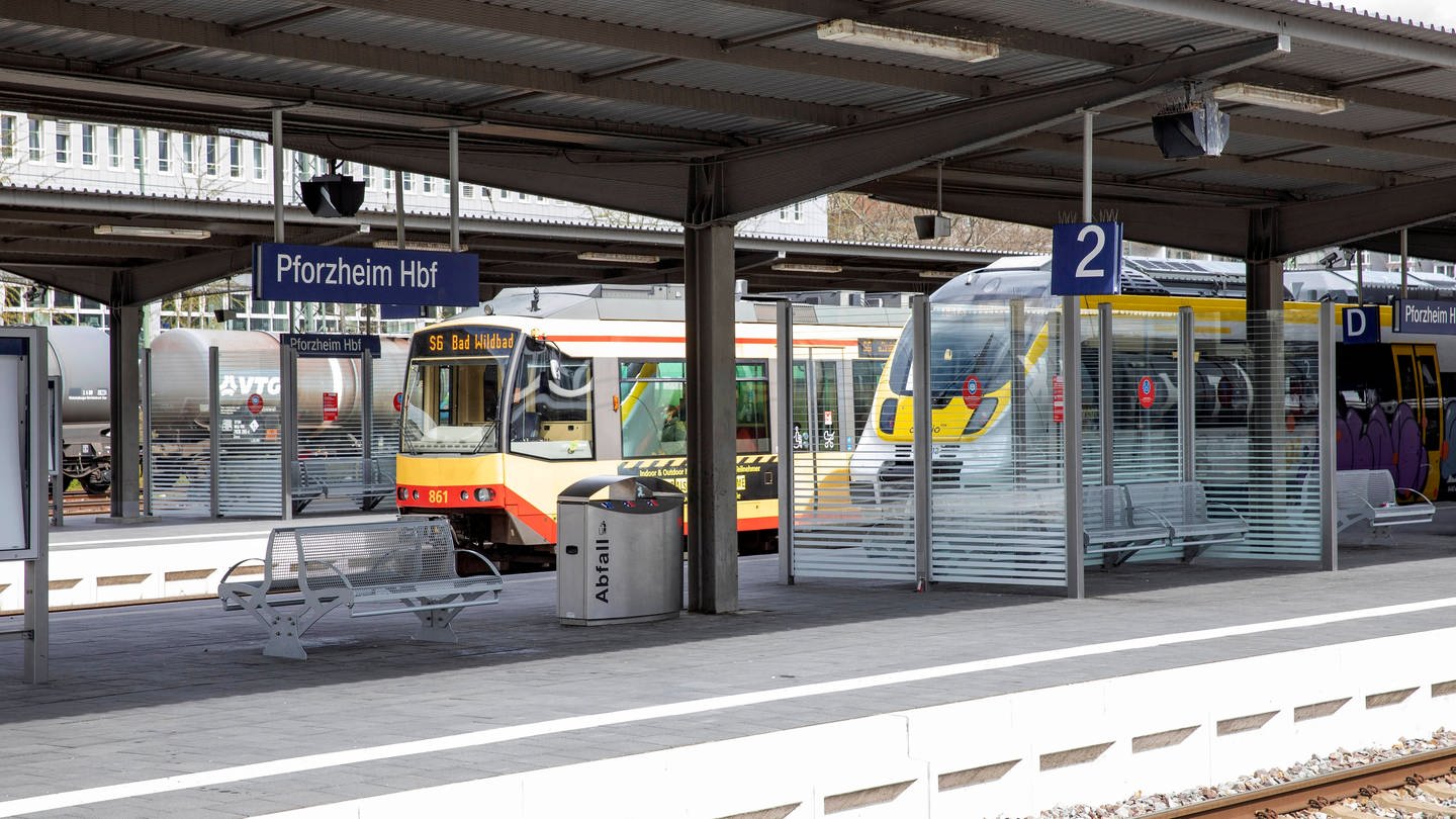 Leerer Hauptbahnhof Pforzheim