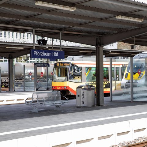 Leerer Hauptbahnhof Pforzheim