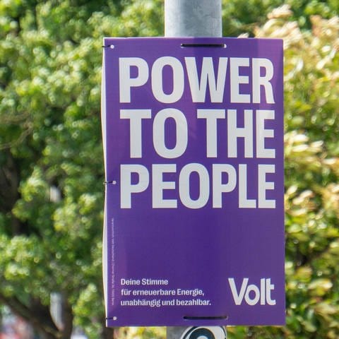 Wahlplakat Volt, die Kleinpartei zieht erstmals in den Gemeinderat Karlsruhe ein
