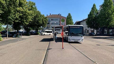 Das Gelände des Busbahnhofes in Bruchsal: Hier soll ein Parkhaus vor allem für Pendler aus dem Umland gebaut werden.