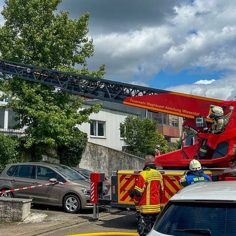 Einsatzkräfte waren bei einem Brand in Graben-Neudorf im Landkreis Karlsruhe im Einsatz.