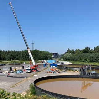 Neue Tests auf dem Gelände der Geothermieanlage in Graben-Neudorf sollen die Ergiebigkeit der Thermalwasservorkommen in 4.000 Metern Tiefe belegen 