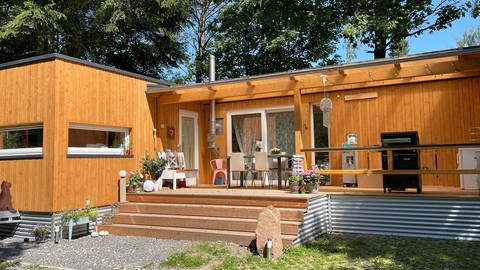 Amerikanische Dimensionen: Tiny House im Luxusformat auf einem Campingplatz an der Alb in Waldbronn (Kreis Karlsruhe).