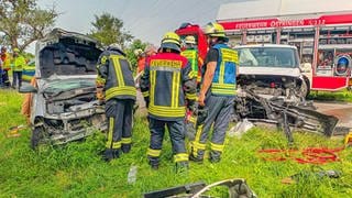 Bei Östringen im Landkreis Karlsruhe ist am Samstagvormittag ein Mensch bei einem Verkehrsunfall ums Leben gekommen. 