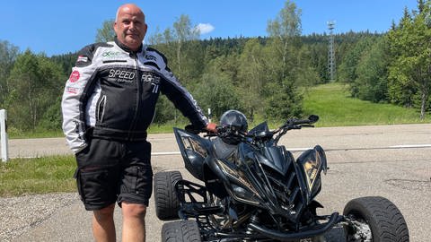 Uwe Künnemann mit seinem Quad in der Motorradkontrolle