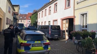 Polizeieinsatz nach einem Tötungsdelikt in Weingarten bei Karlsruhe.