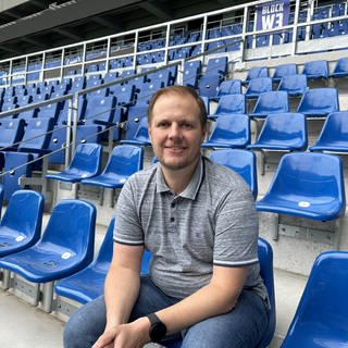 Ordner Stefan Cuntz aus Karlsruhe ist in Stuttgart bei der Fußball-EM im Einsatz.