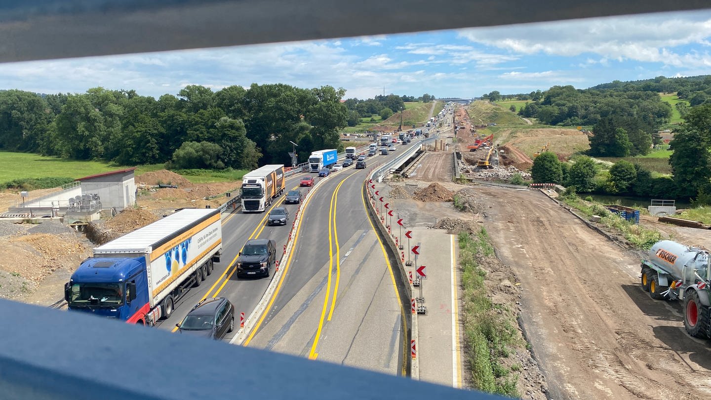 Die A8 bei Pforzheim muss wegen des 6-spurigen Ausbaus zeitweise gesperrt werden.