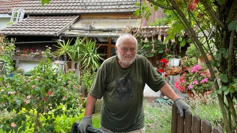 Rudolf Gebauer aus Straubenhardt gönnt den Festivalfans ihr Wochenende - findet die Hinterlassenschaften am Wald aber lästig.