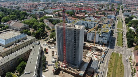 Das Landratsamt von oben. Das alte Landratsamt in Karlsruhe wird abgerissen. Dabei muss Stockwerk für Stockwerk abgetragen werden.