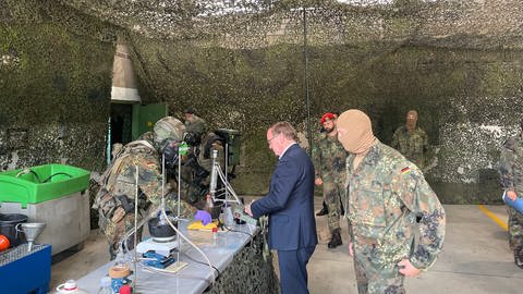 Verteidigungsminister Boris Pistorius beim Besuch des ABC-Abwehrkommandos in Bruchsal