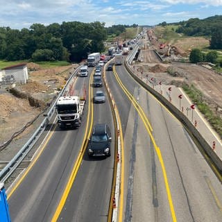 Die A8 bei Pforzheim muss wegen des 6-spurigen Ausbaus zeitweise gesperrt werden.