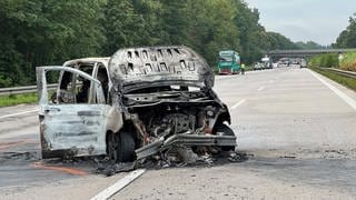 Am frühen Montagmorgen hat es einen schweren Unfall mit mehreren Fahrzeugen auf der A5 bei Bruschal gegeben. 