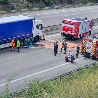 Nach einem Unfall auf der A8 bei Pforzheim musste die Autobahn in Richtung Karlsruhe gesperrt werden.