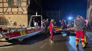 Kurz nach Mitternacht hat sich die Hochwasserlage im Bruchsaler Stadtteil Heidelsheim verschärft.